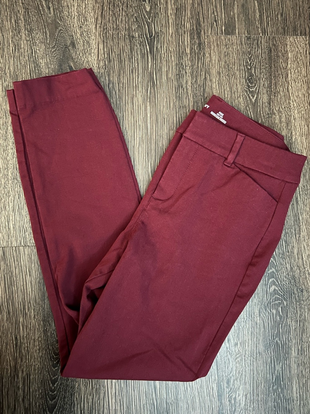 Old Navy Red High Rise Pixie Pants with Secret-Slim Pockets Size 6